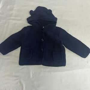 GAP - LIKE NEW Brannan baby bear knit hooded button cardigan sweater.